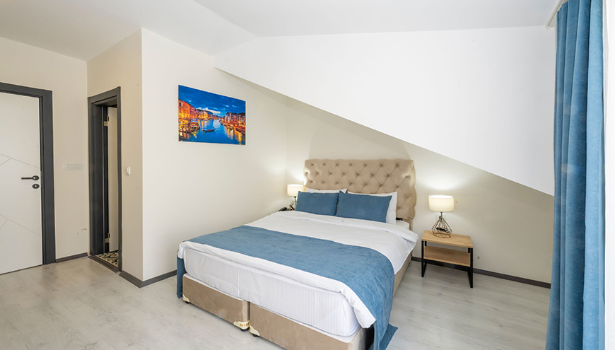 ../images/room/balcony-double-room/2.jpg